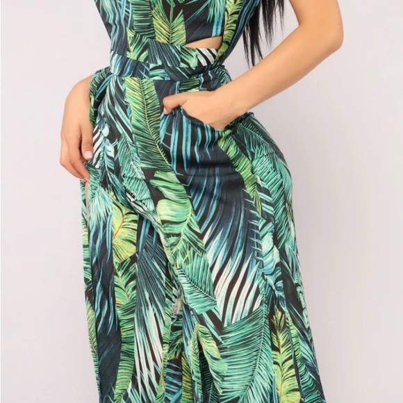 Fashion Nova jumpsuit Tropical Leaf Print Jumpsuit - Picture 1 of 9